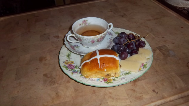 Hot Cross Bun, cheddar, grapes and Tasha Tudor's Scottish Breakfast Tea